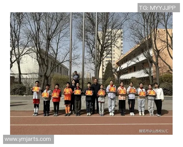 小学生足球明星的成长故事与奋斗历程展现青春活力与团队精神